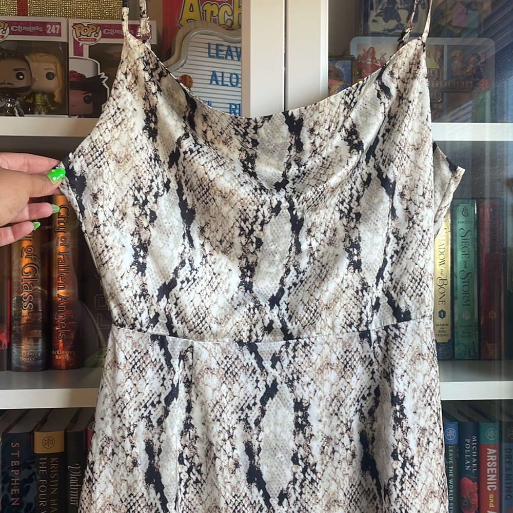 SNAKEPRINT MISSGUIDED RUFFLE DRESS SIZE 6 - Picture 6 of 6
